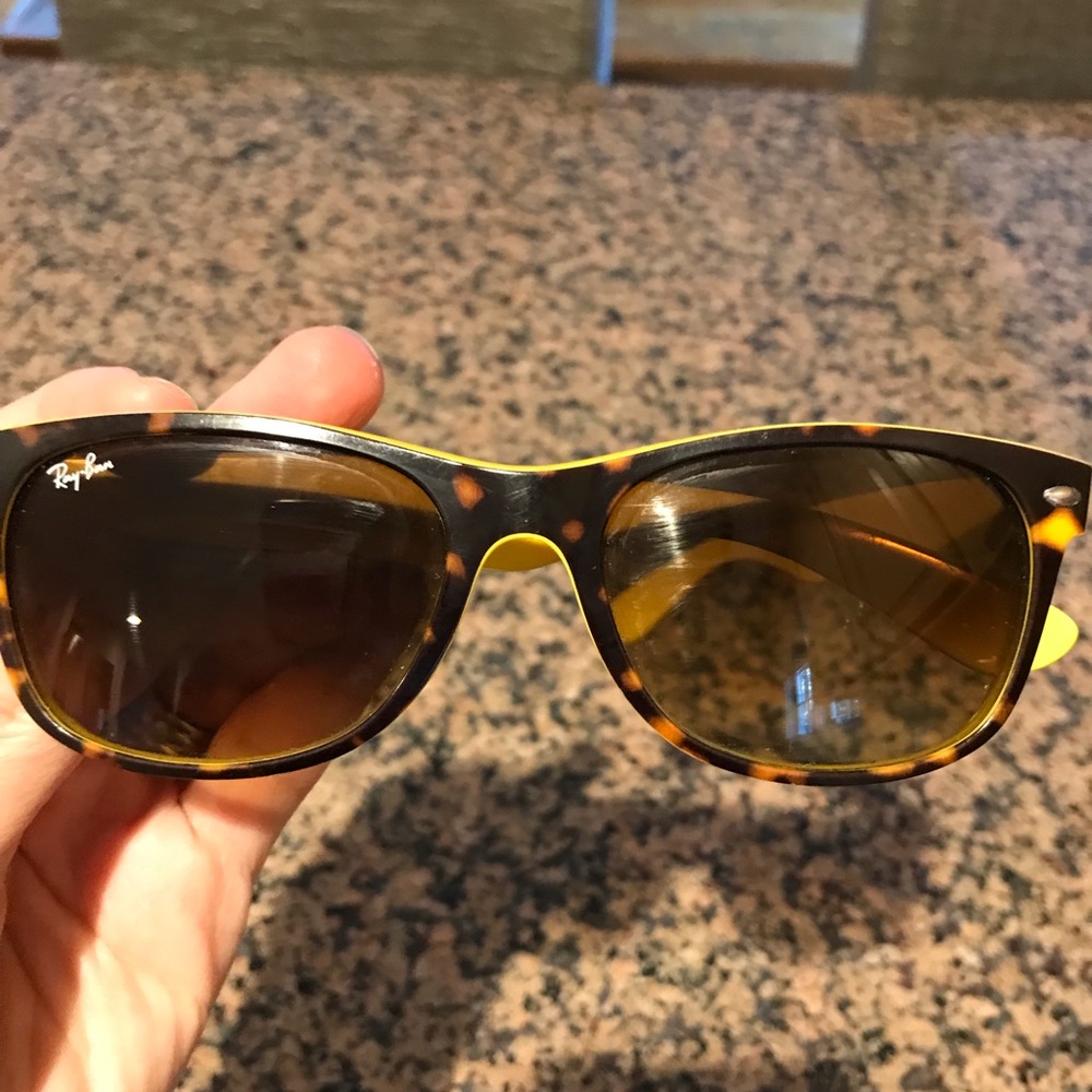 Yello raybans